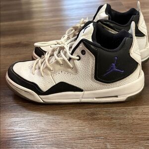 Nike Jordan Courtside 23 Basketball Shoe Nike White Black AR1000-104 youth 6.5